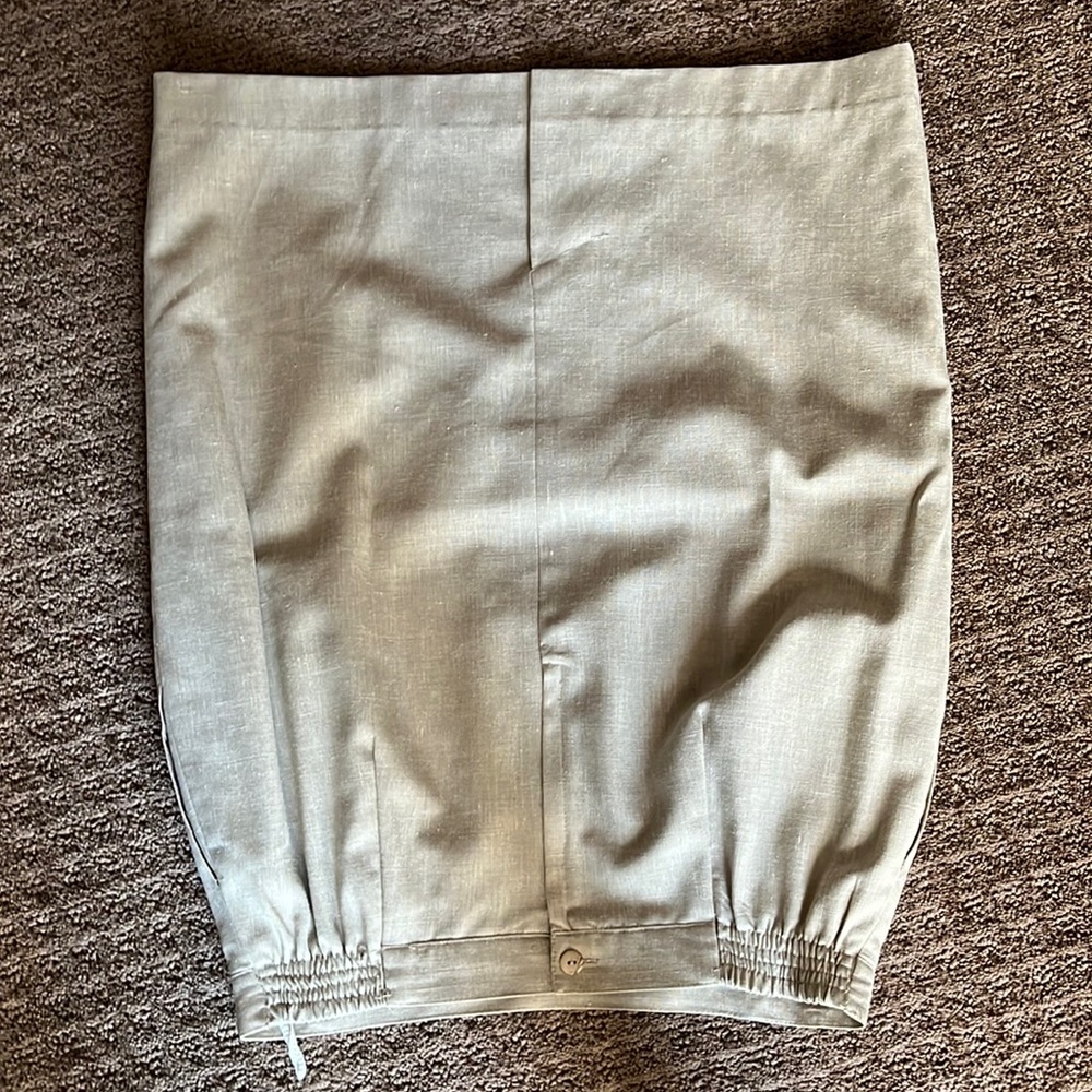 Women’s straight skirt.